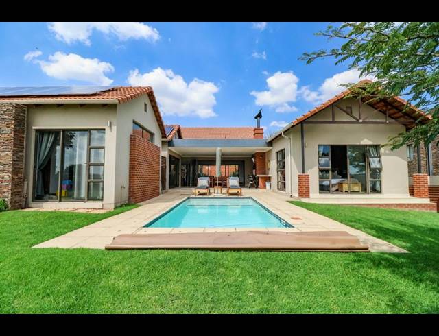 4 BEDROOM HOUSE FOR SALE IN COPPERLEAF ESTATE